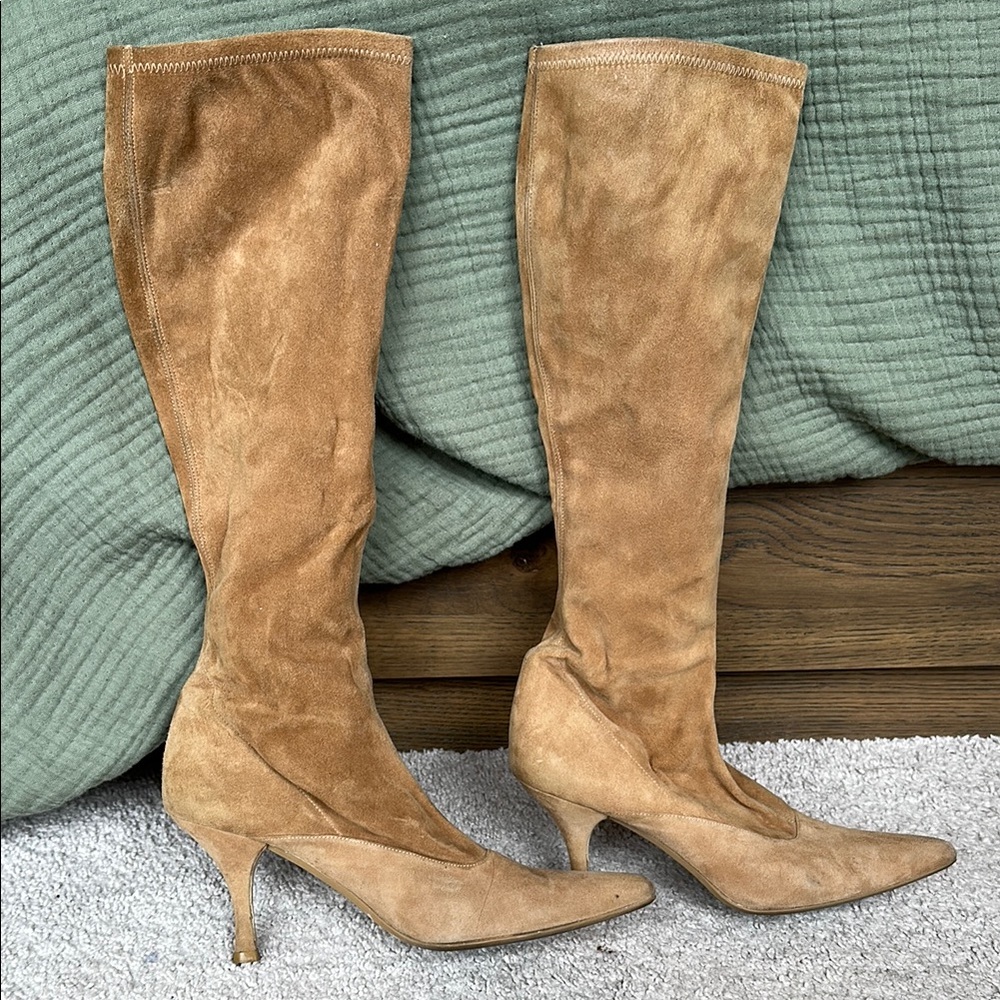 Tan Heeled Boots with Pointed Toe and Suede Finish
